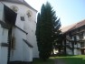 Incinta interioara, cu patru turnuri, acces fortificat si camere pentru provizii