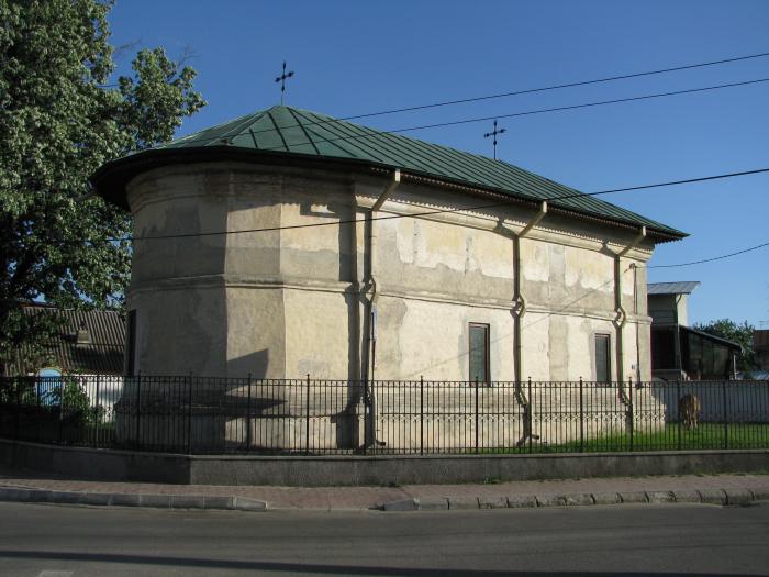 Biserica "Sf. Atanasie si Chiril" - Str. Cetăţii 1, municipiul TARGOVISTE, district Dambovita
