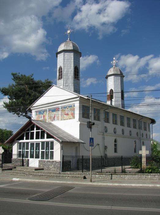 Biserica "Intrarea in Biserica a Maicii Domnului","Sf. Trei Ierarhi" - Alba sau a Judetului - Calea Domnească 287, municipiul TARGOVISTE, judetul Dambovita
