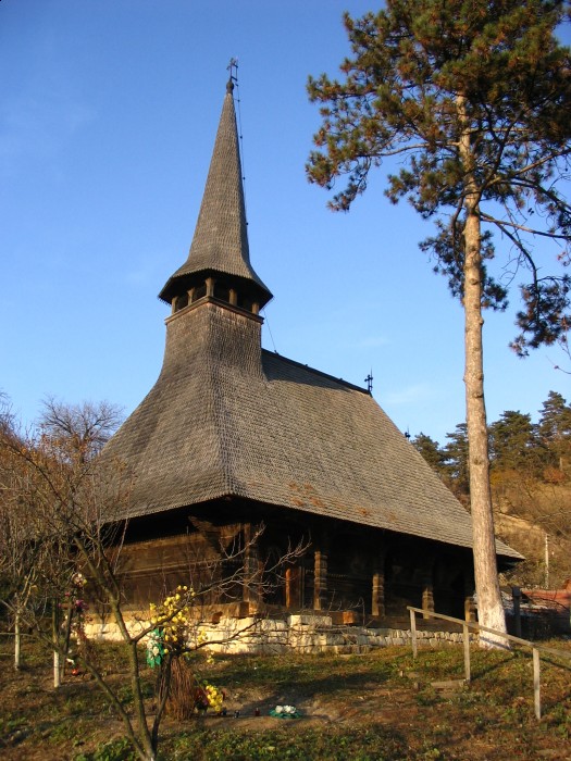 Biserica de lemn "Sf. Apostoli Petru si Pavel" - 94, sat apartinator CEHEI; oras SIMLEU SILVANIEI, district Salaj