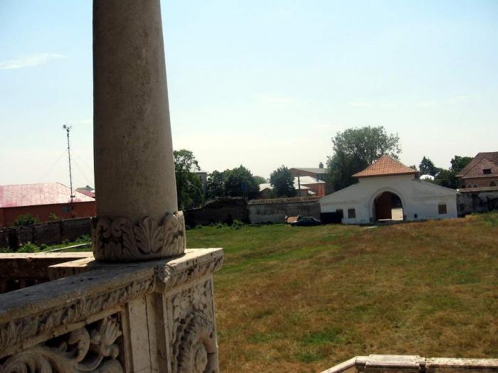 Turnul portii principale, cu camere de garda - , sat POTLOGI; comuna POTLOGI, district Dambovita