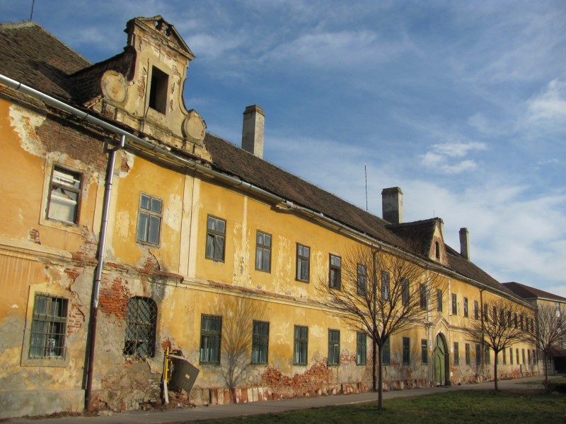 Fostul orfelinat, azi internatele si atelierele Grupului Scolar "Independenta" si ale Grupului Scolar Alimentar - Str. Gladiolelor 4-8, municipiul SIBIU, district Sibiu