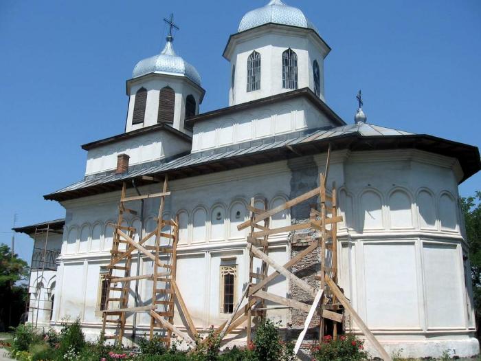 Biserica "Sf. Dumitru", "Sf. Nicolae" - &Icirc;n incinta Ansamblului Br&acirc;ncovenesc, sat POTLOGI; comuna POTLOGI, district Dambovita