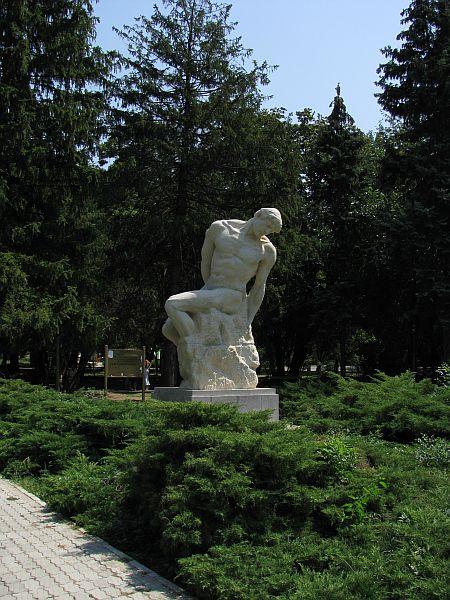 "The Giant" statue (1) - Piaţa Libertăţii f.n. sector 4 &icirc;n Parcul Carol, municipiul BUCURESTI