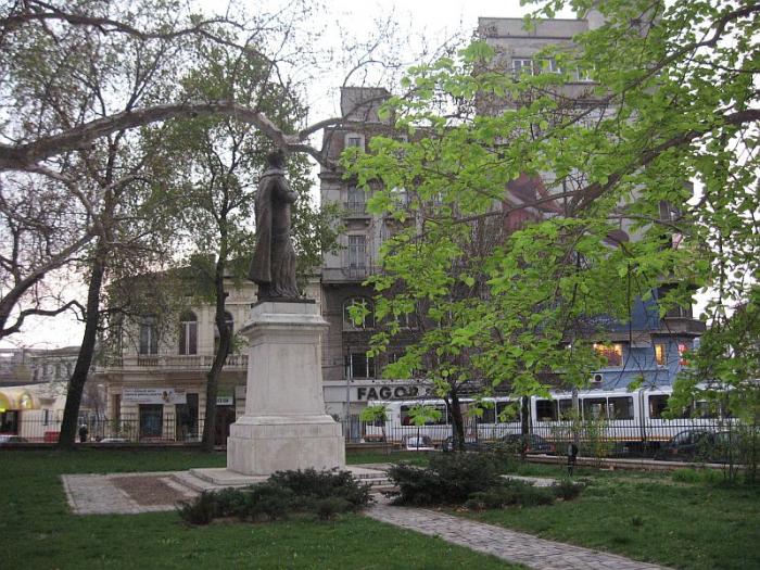 Statue of Constantin Brancoveanu - Bd. Brătianu I. C. 27 sector 3 &icirc;n curtea Bisericii Sf. Gheorghe Nou, municipiul BUCURESTI