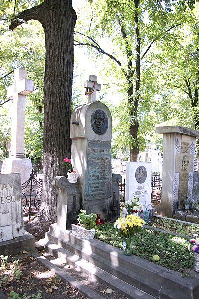 Mihai Eminescu grave - Calea Şerban Vodă 249 sector 4 Cimitirul Bellu, fig. 9, municipiul BUCURESTI