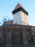 Incintă fortificată, cu turn de poartă, bastion, turnul semicircular şi zwinger